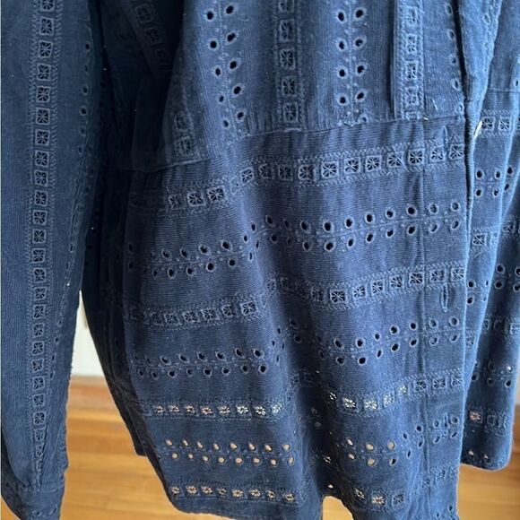 J Jill Corduroy navy blue eyelet lightweight corduroy button front top size S. - Picture 5 of 7